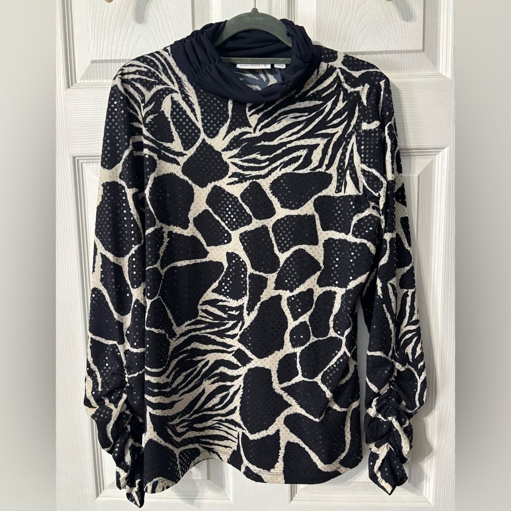 Stunning Susan Graver Black/White Sparkly Animal Print Top/Blouse-Size Medium